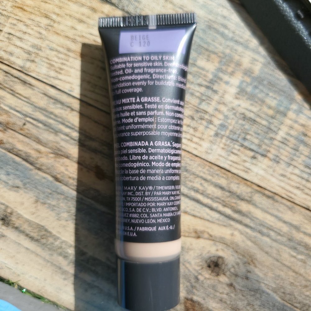 Beige C 120 Matte 3D Foundation - Combo to Oily Skin - Timewise Mary Kay - Picture 2 of 5